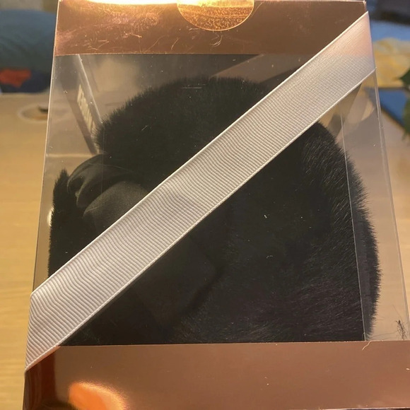 Steve Madden Ear Muff & Travel Mug set - Picture 3 of 3